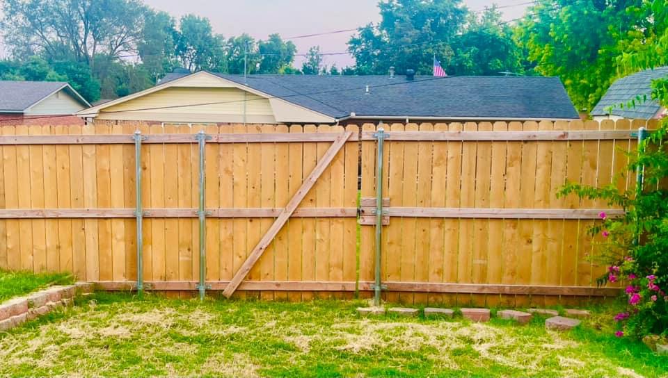 A STUNNING before and after of a Pre-Stained Douglas Fir installation performed by Triplitt Fencing in Lindsay, Oklahoma