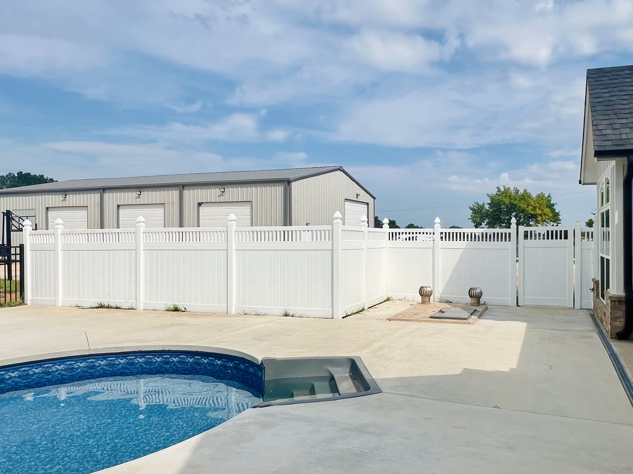 Perfect Vinyl Fence installed to complete backyard Oasis!